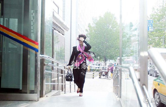 2013年7月22日，李某輪奸案庭前會(huì)議在海淀某法庭舉行，現(xiàn)場(chǎng)有大批媒體等候。