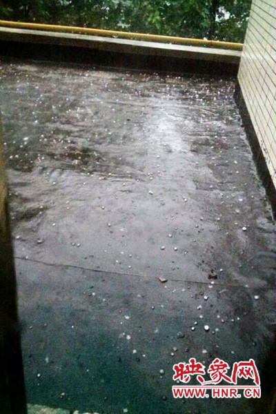 8月7日，下午鄭州高新區(qū)附近突降冰雹