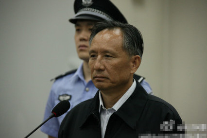 庭審現(xiàn)場(chǎng)的張曙光。