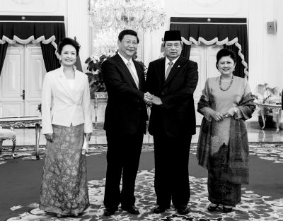 2日，國家主席習(xí)近平在雅加達(dá)同印度尼西亞總統(tǒng)蘇西洛舉行會談。 新華社發(fā)