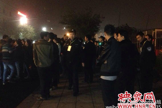 11月1日深夜，鄭州鄭東新區(qū)夜總會(huì)“皇家一號(hào)”被查處。網(wǎng)友供圖