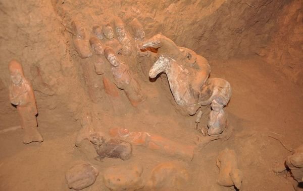 陜西省文物局對(duì)外公布了日前發(fā)掘的唐代女官上官婉兒墓葬的照片。