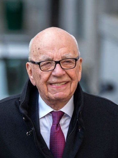 20日，從最高法院出來(lái)，默多克一臉輕松。路透社