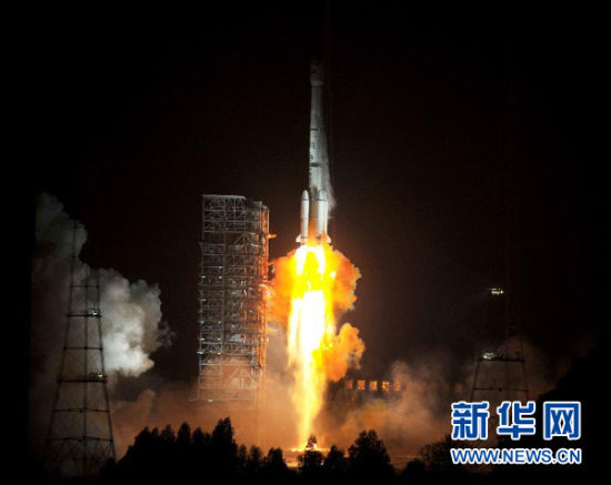 12月21日,載有玻利維亞通信衛(wèi)星的長征三號乙運載火箭點火發(fā)射。當日零時42分,我國在西昌衛(wèi)星發(fā)射中心用長征三號乙運載火箭,成功將玻利維亞通信衛(wèi)星發(fā)射升空,衛(wèi)星順利進入預定軌道。玻利維亞通信衛(wèi)星是該國擁有的第一顆衛(wèi)星。新華社記者 燕雁 攝