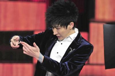 馮氏春晚遭調(diào)侃：年會不錯 辦得跟春晚似的