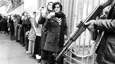 4月5日，阿富汗總統(tǒng)大選投票工作進(jìn)行