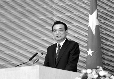 當(dāng)?shù)貢r(shí)間5月5日，國(guó)務(wù)院總理李克強(qiáng)在非盟會(huì)議中心發(fā)表演講。圖/中國(guó)政府網(wǎng)