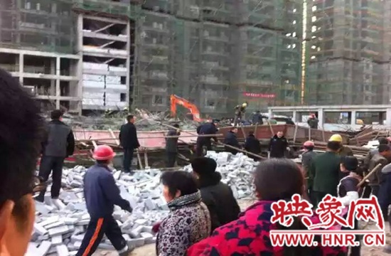 圖為事故現(xiàn)場(chǎng)情況，當(dāng)?shù)厝罕姽﹫D。