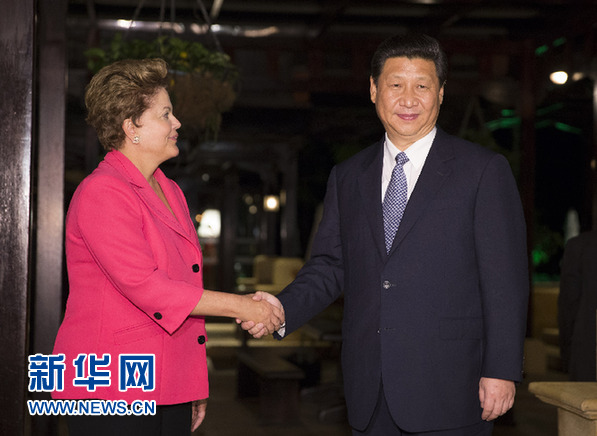 3月27日，國家主席習(xí)近平在南非德班會(huì)見巴西總統(tǒng)羅塞夫。新華社記者 蘭紅光 攝