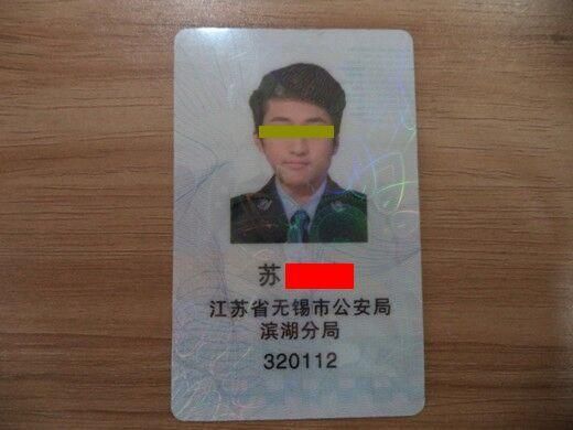 男子制作假經(jīng)查證在酒吧執(zhí)法。