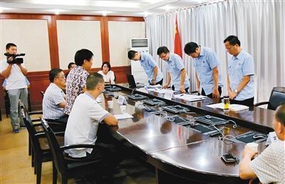 農(nóng)婦坐11年冤獄申635萬(wàn)賠償 法院副院長(zhǎng)鞠躬道歉