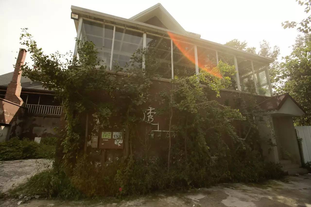▲失戀博物館位于北京市通州區(qū)宋莊鎮(zhèn)的一個(gè)重創(chuàng)空間內(nèi)，這里是一個(gè)藝術(shù)家集聚區(qū)。