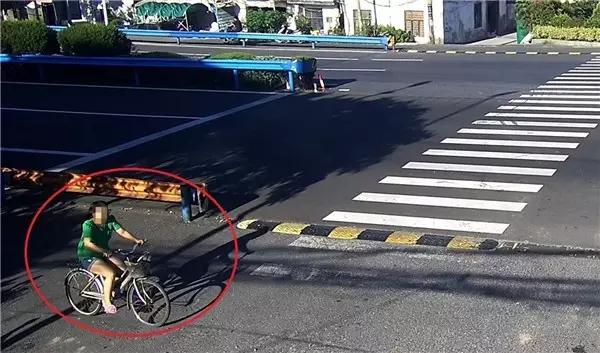 女大學生帶1萬塊學費開房 警察連發(fā)90條短信相勸