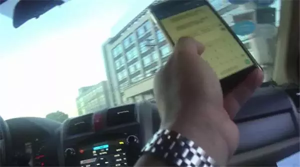 女大學生帶1萬塊學費開房 警察連發(fā)90條短信相勸