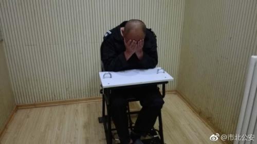  打人男子。圖片來源：青島市公安局市北分局官方微博