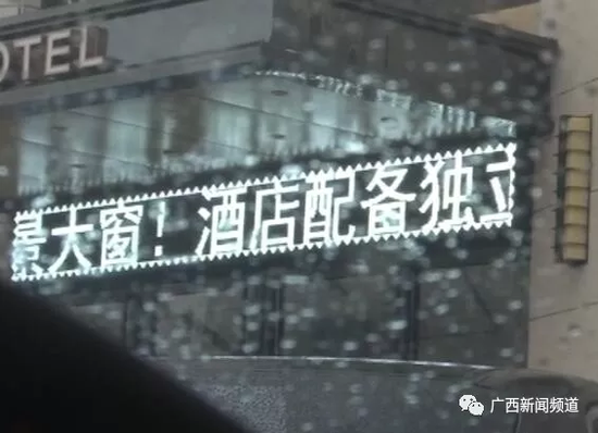 于是，民警將這一情況匯報(bào)給指揮中心，請(qǐng)求120醫(yī)護(hù)人員到達(dá)現(xiàn)場(chǎng)急救。