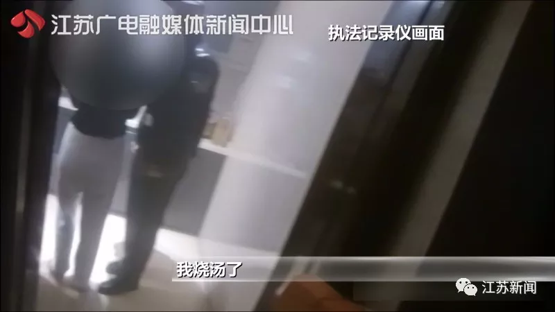 醉酒女子獨(dú)自在家干這事 醒來(lái)看見滿屋陌生人 醉酒女子獨(dú)自在家干這事 醒來(lái)看見滿屋陌生人