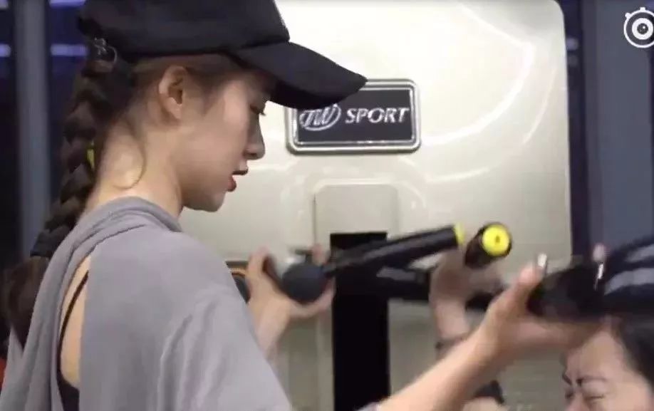 95后女生一身肌肉走紅:為找賊練拳錢(qián)包故意露外面