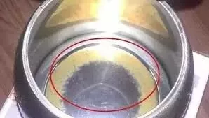 太惡心！女游客竟用酒店燒水壺煮自己的臟內(nèi)褲