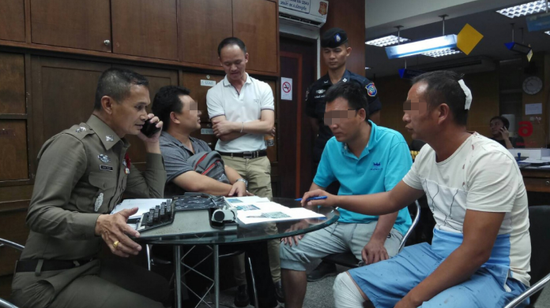 當(dāng)?shù)鼐较蛑袊慰腿∽C（民族報(bào)）