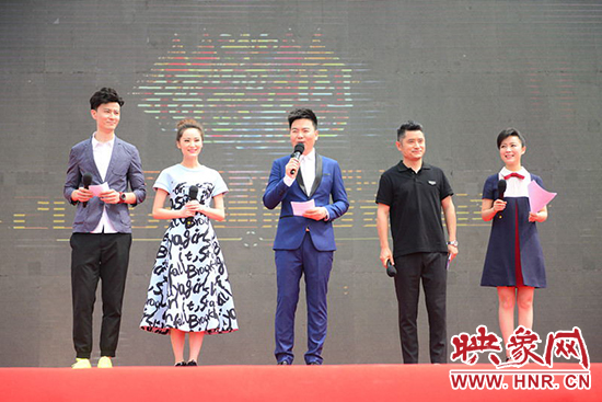 電視臺主持人與電臺主播搭檔主持，讓人耳目一新