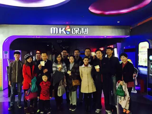 來張“全家福”，人齊了，我們準備進場嘍