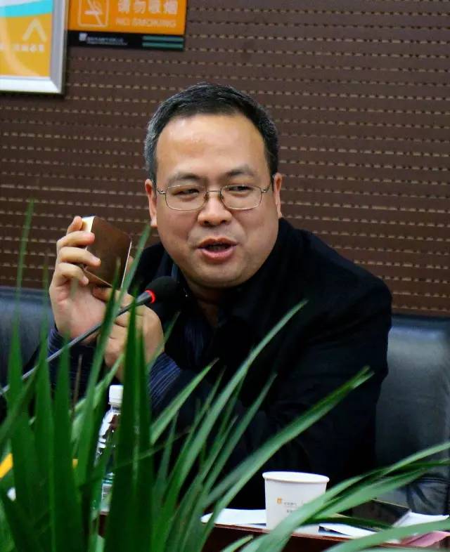 看看上面這位，就是我們1066最紅的男人——付總。