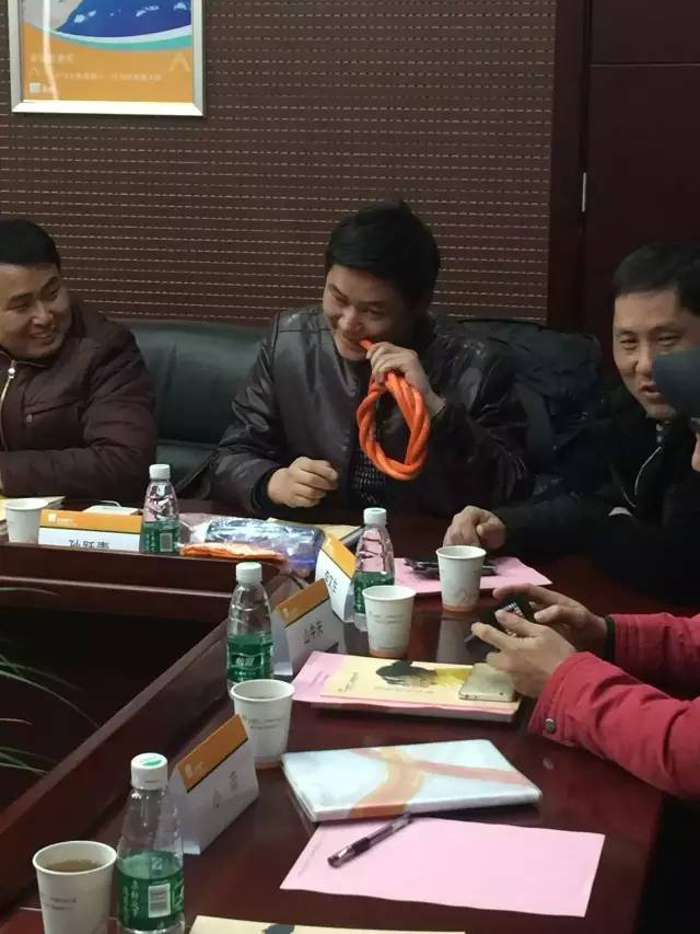 小編想問一下咬膠管的孫老師，優(yōu)質(zhì)膠管的口感如何呢？