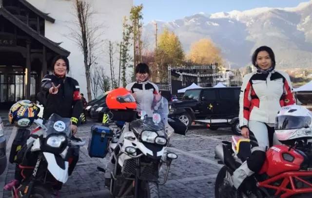 中間是菲菲？