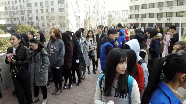 還沒開始時(shí)大家已經(jīng)開始有序排隊(duì)了，棒棒噠！