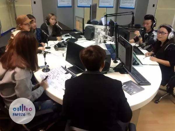 正式直播的時候，美少女們都非常認(rèn)真哦！