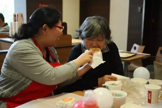 我還未長大，你卻已白了頭發(fā)，我要珍惜和媽媽在一起的每一刻