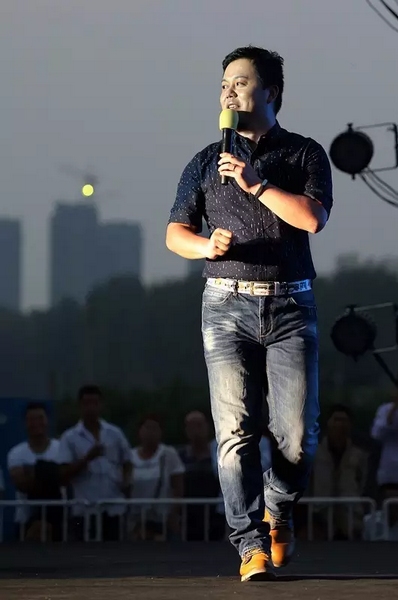 莫非此刻是在向前走還是向后移？