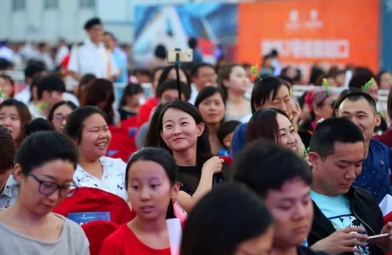 正是你們的笑容，才讓我們有了繼續(xù)前行的動力，哪怕風(fēng)雨兼程。