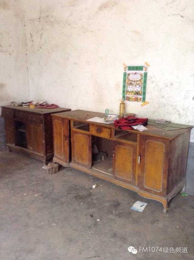 走訪另一個貧困家庭，進去之后才知道什么是真正的一貧如洗、家徒四壁。