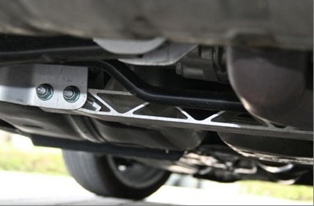 雨后汽車保養(yǎng)重要，別忘清潔汽車底盤