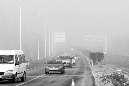最近能見(jiàn)度不佳的天氣，給駕車上高速的車主提出了更多的要求
