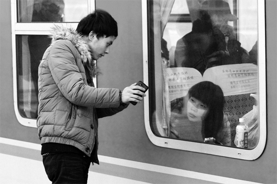 離別后，手機(jī)是傾訴思念最好的工具