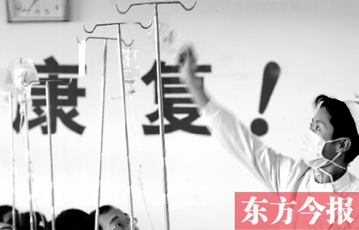 不少人嫌去醫(yī)院看病費(fèi)時(shí)費(fèi)錢，可是很多病癥并不是網(wǎng)上問問專家、自行買藥吃就能治療的