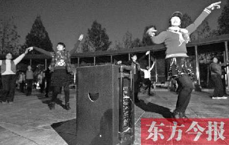 做到既讓跳舞的人有地方，又不影響他人休息，這才是化解矛盾的根本出路