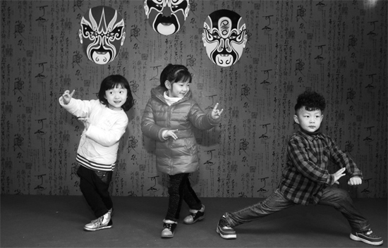 11月19日，鄭州市銘功路小學(xué)的金名劇場