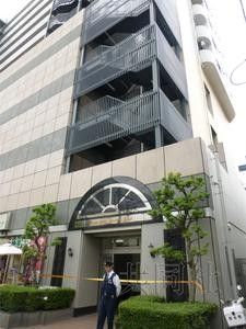 5月27日，埼玉縣蕨市一公寓樓發(fā)生疑似強(qiáng)迫殉情案，一名日本人男性和一名中國籍女性死亡。