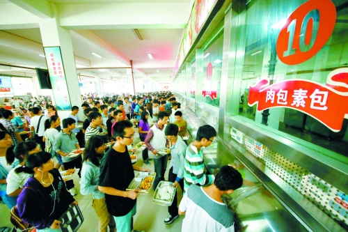 食堂的飯菜漲價再次成為學生熱議的話題之一 食堂的飯菜漲價再次成為學生熱議的話題之一