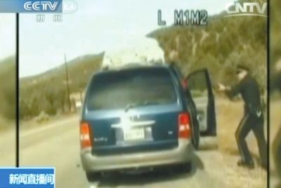 1察第一次讓費(fèi)雷爾下車(chē)。