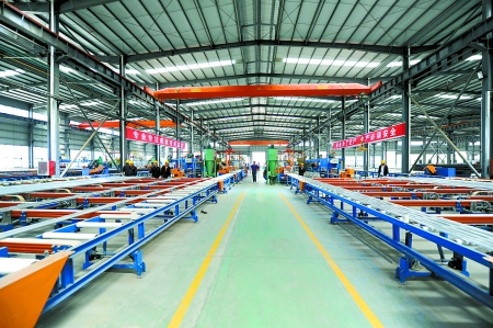 沁陽的廣東興發(fā)10萬噸高檔鋁型材深加工項(xiàng)目正式點(diǎn)火投產(chǎn)