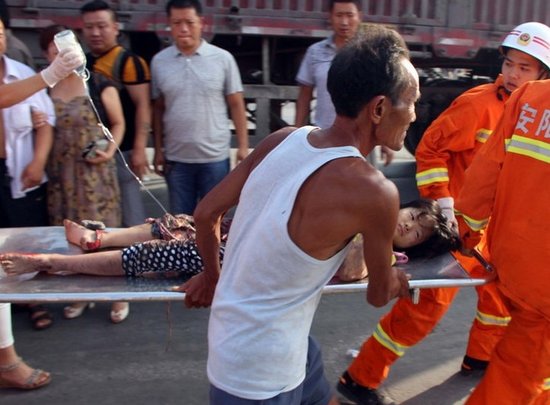 安陽(yáng)11歲女孩被40噸大貨車碾壓 始終沒(méi)落一滴淚