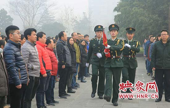 滎陽美女警官進(jìn)校園普法演講 2600名師生收獲良多 滎陽美女警官進(jìn)校園普法演講 2600名師生收獲良多