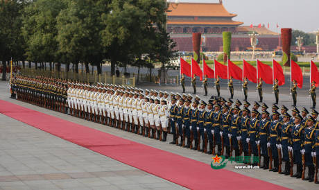 解放軍三軍儀仗隊(duì)新式禮賓服 解放軍三軍儀仗隊(duì)新式禮賓服