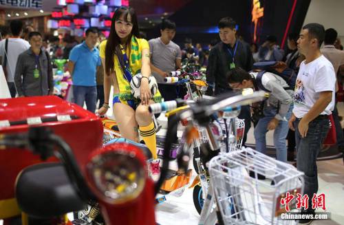 模特搶眼江蘇國際自行車電動車交易會