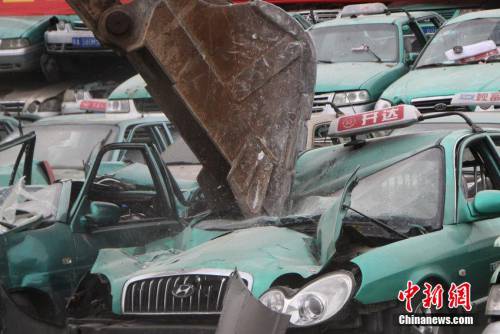 廣州銷毀178輛克隆出租車 搗毀多個窩點(diǎn)